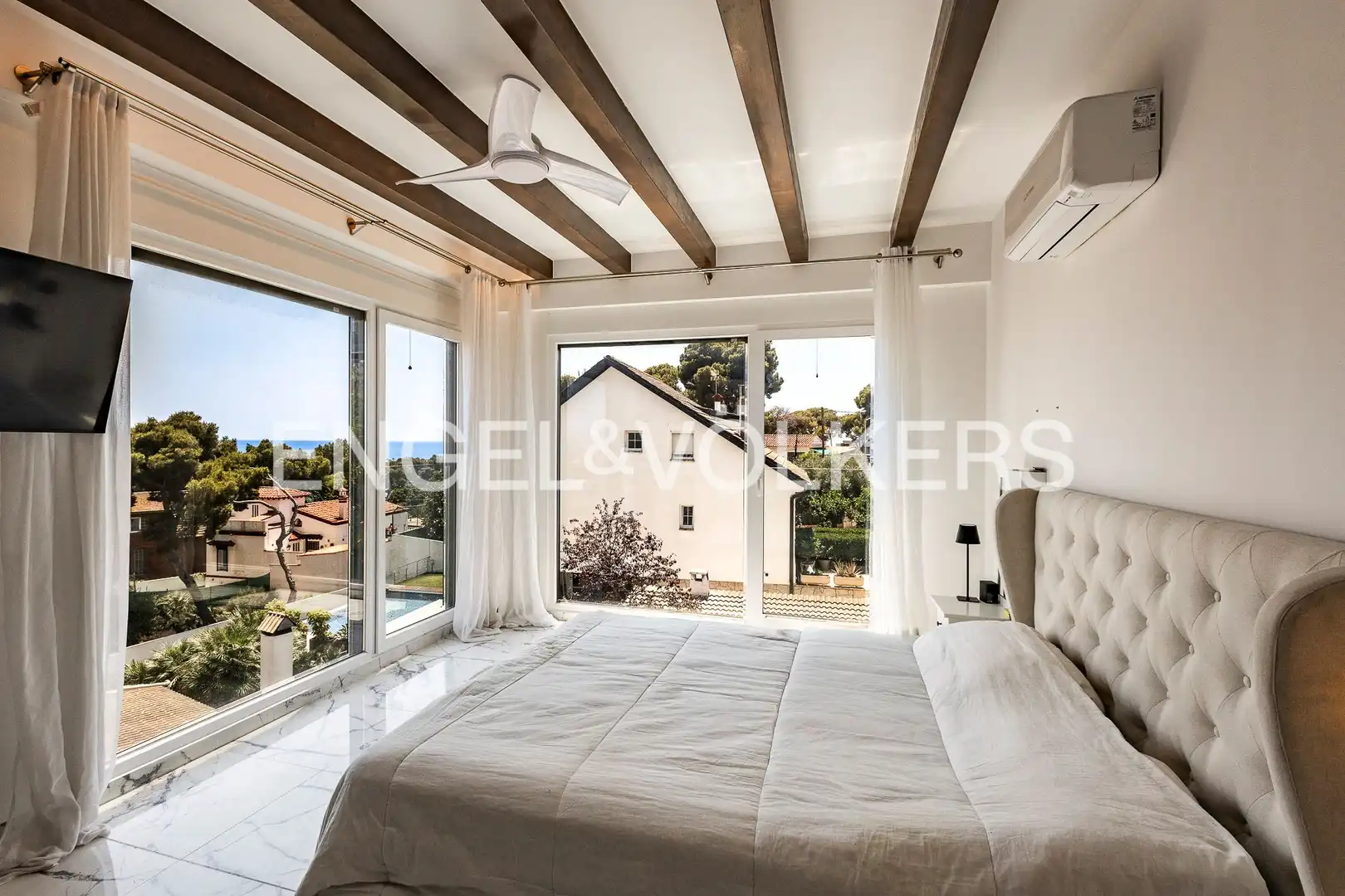 Bedroom of Houses for sale in Castelldefels  with Air Conditioner, Heating and Swimming Pool
