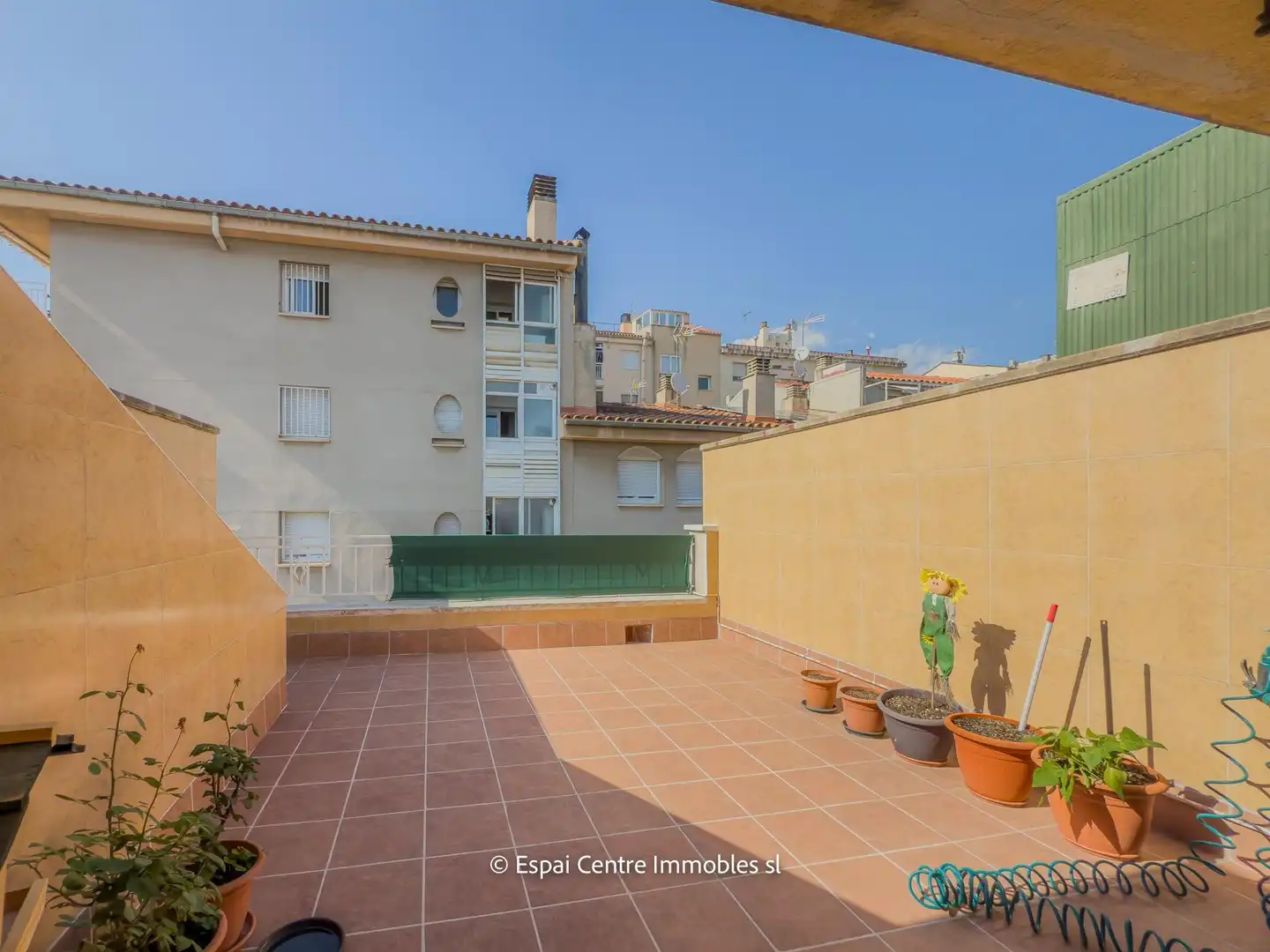 Terrasse von Einfamilien-Reihenhaus zum Verkauf in Terrassa mit Heizung und Terrasse