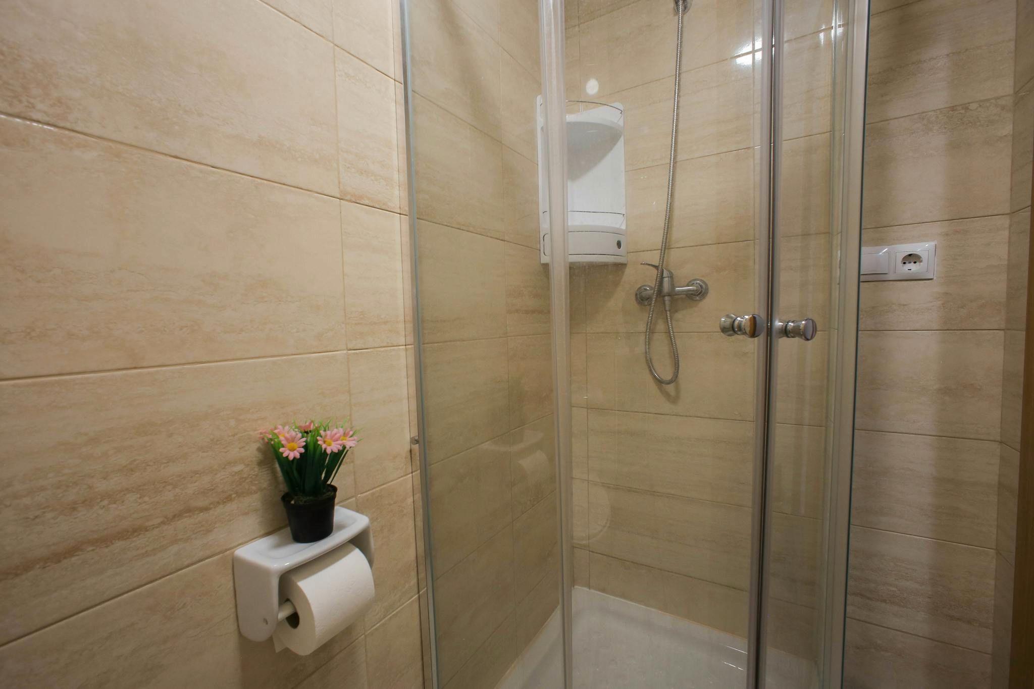 Bathroom of Flat to share in  Valencia Capital  with Air Conditioner, Heating and Furnished