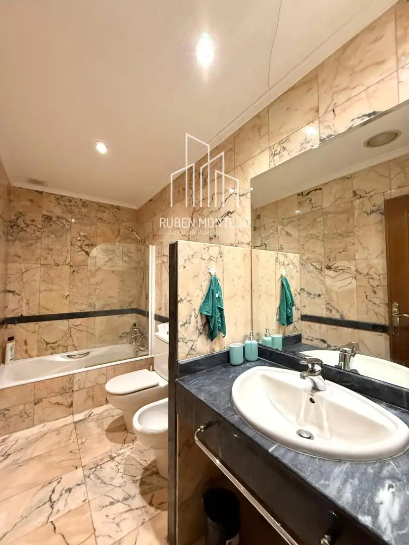 Badezimmer von Wohnung zur Miete in Salamanca mit Heizung, Parkett und Terrasse