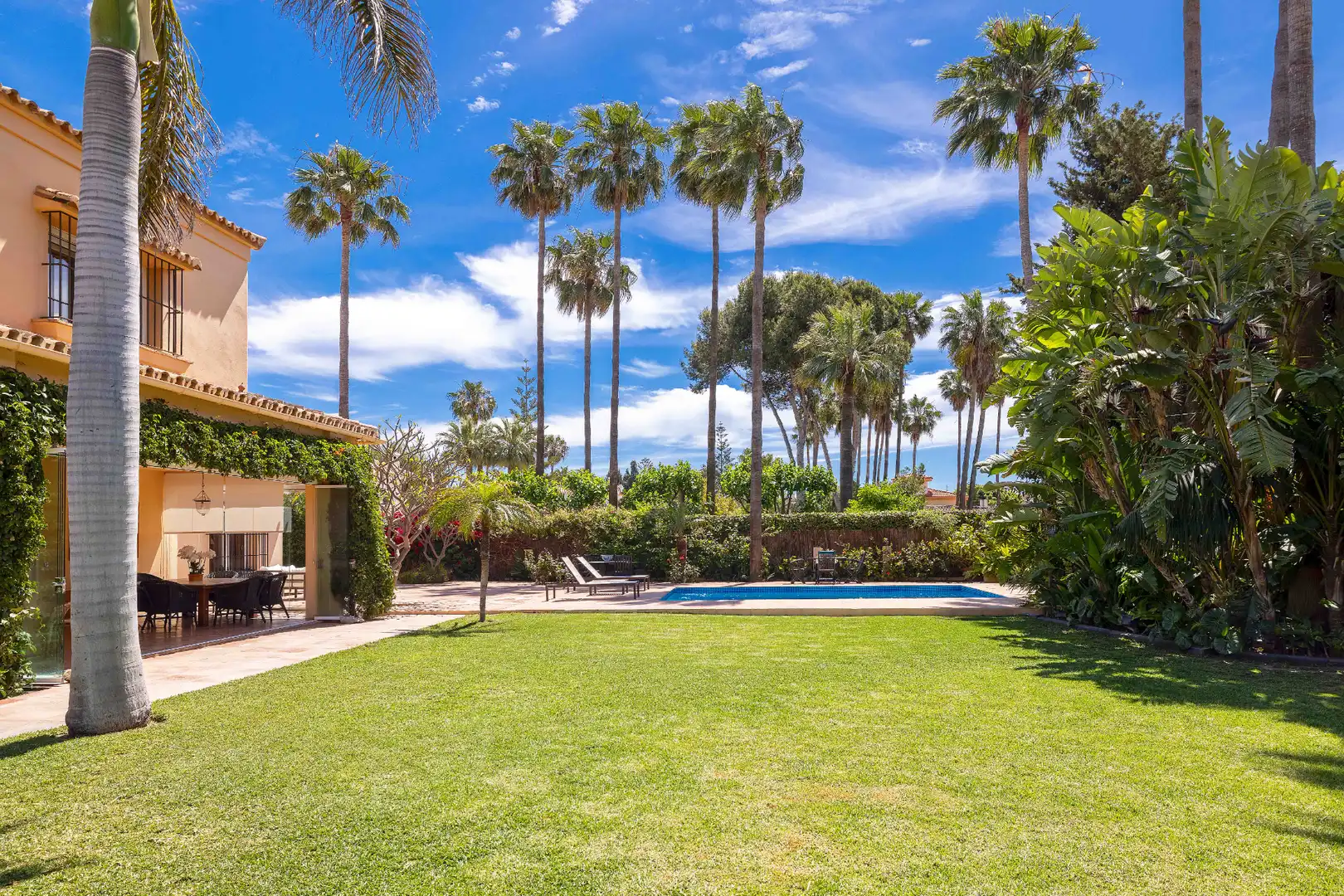 Jardí de Casa o xalet en venda en Málaga amb Aire condicionat, Calefacció i Jardí privat