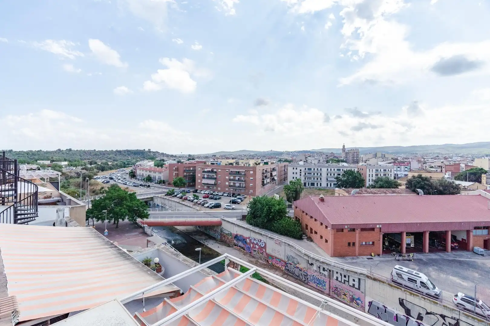 Außenansicht von Dachboden zum Verkauf in El Vendrell mit Heizung, Parkett und Terrasse