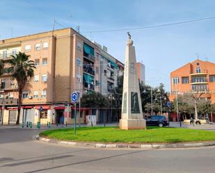 Exterior view of Single-family semi-detached for sale in  Valencia Capital  with Air Conditioner, Heating and Terrace