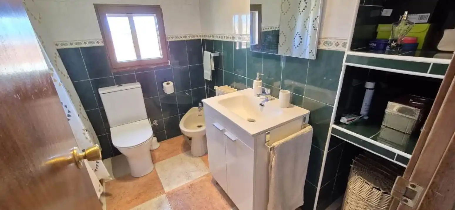 Badezimmer von Haus oder Chalet zum Verkauf in Castellanos de Villiquera mit Heizung, Privatgarten und Terrasse