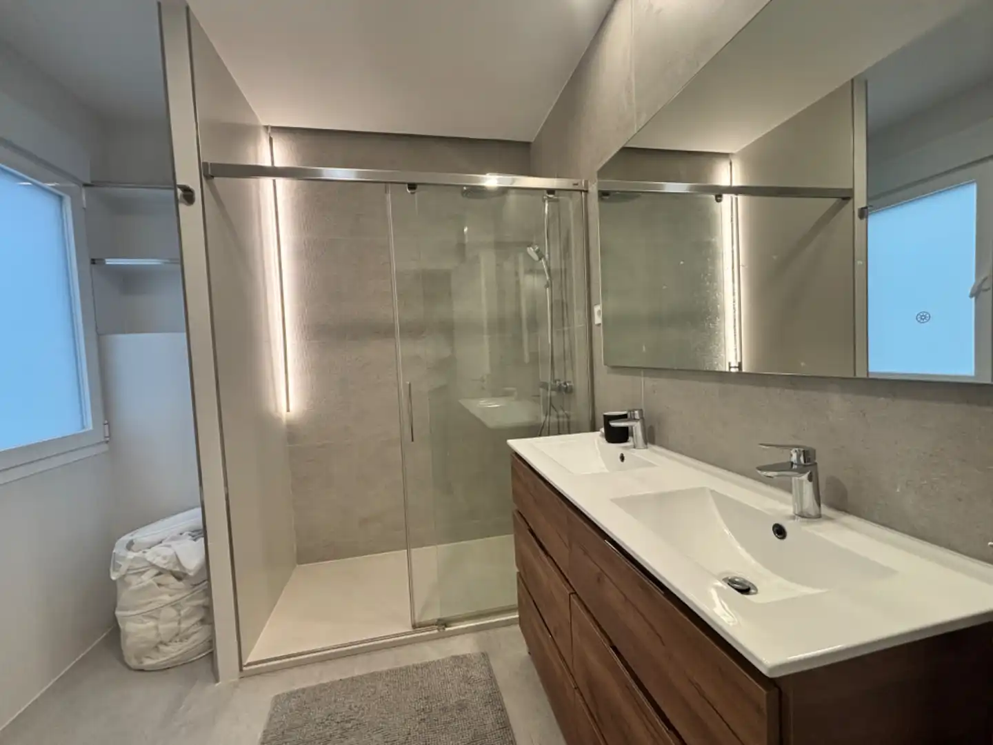 Bathroom of Flat for rent in Madrid  with Air Conditioner, Heating and Furnished