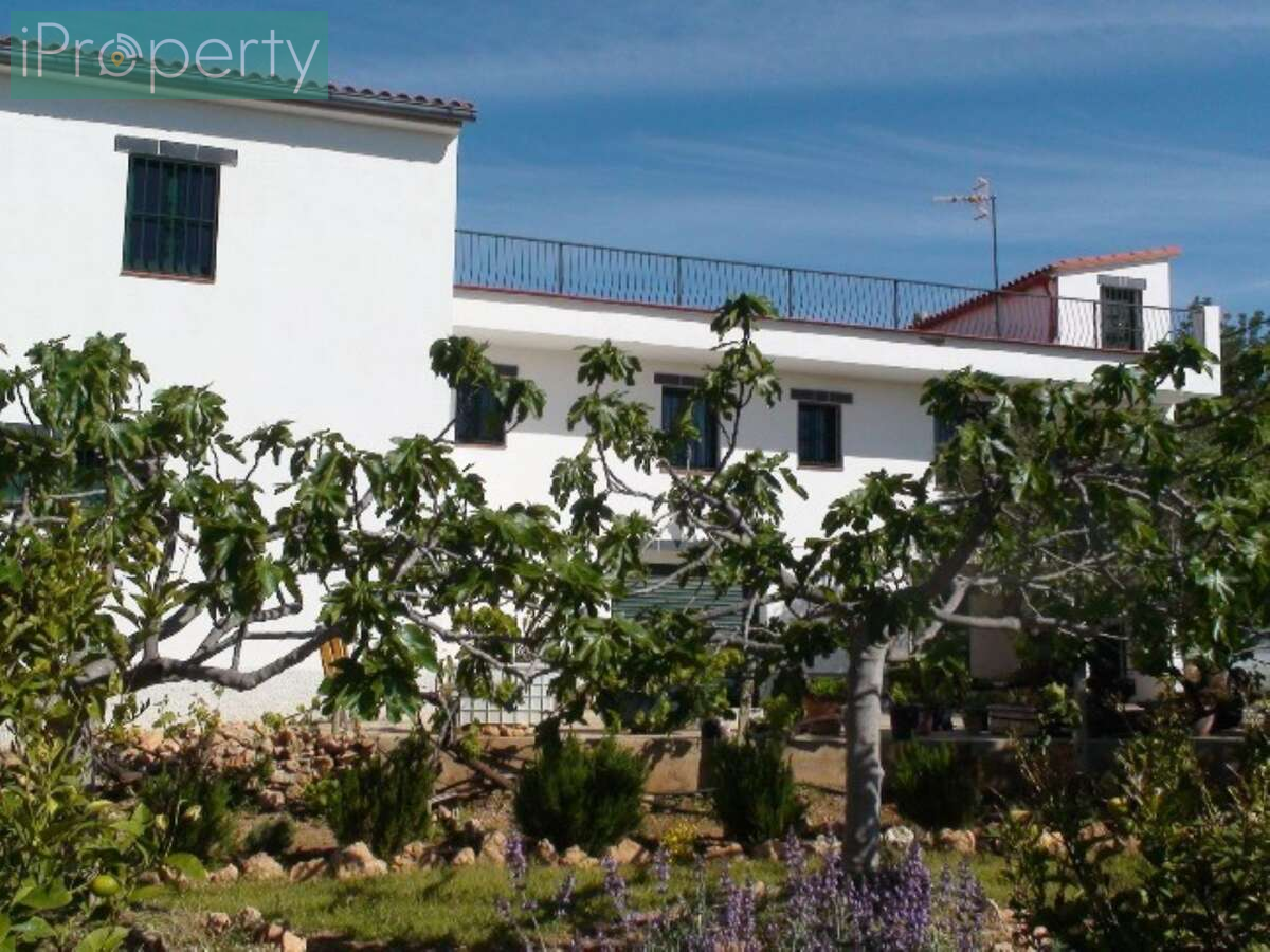Vista exterior de Finca rústica en venda en El Vendrell amb Aire condicionat, Calefacció i Jardí privat