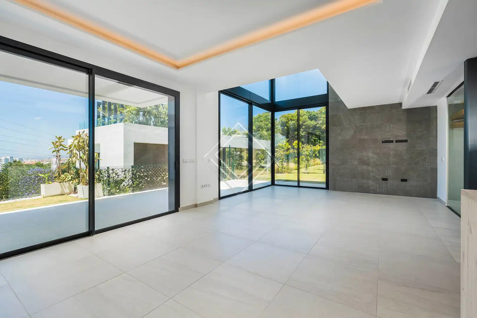Chalet con piscina en venta en Río Real - Los Monteros, imagen 2