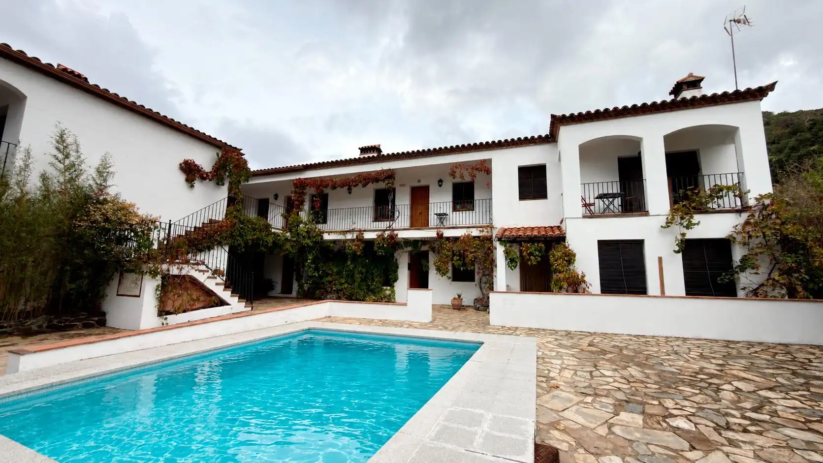 Schwimmbecken von Gebäude zum Verkauf in Almonaster la Real, Huelva