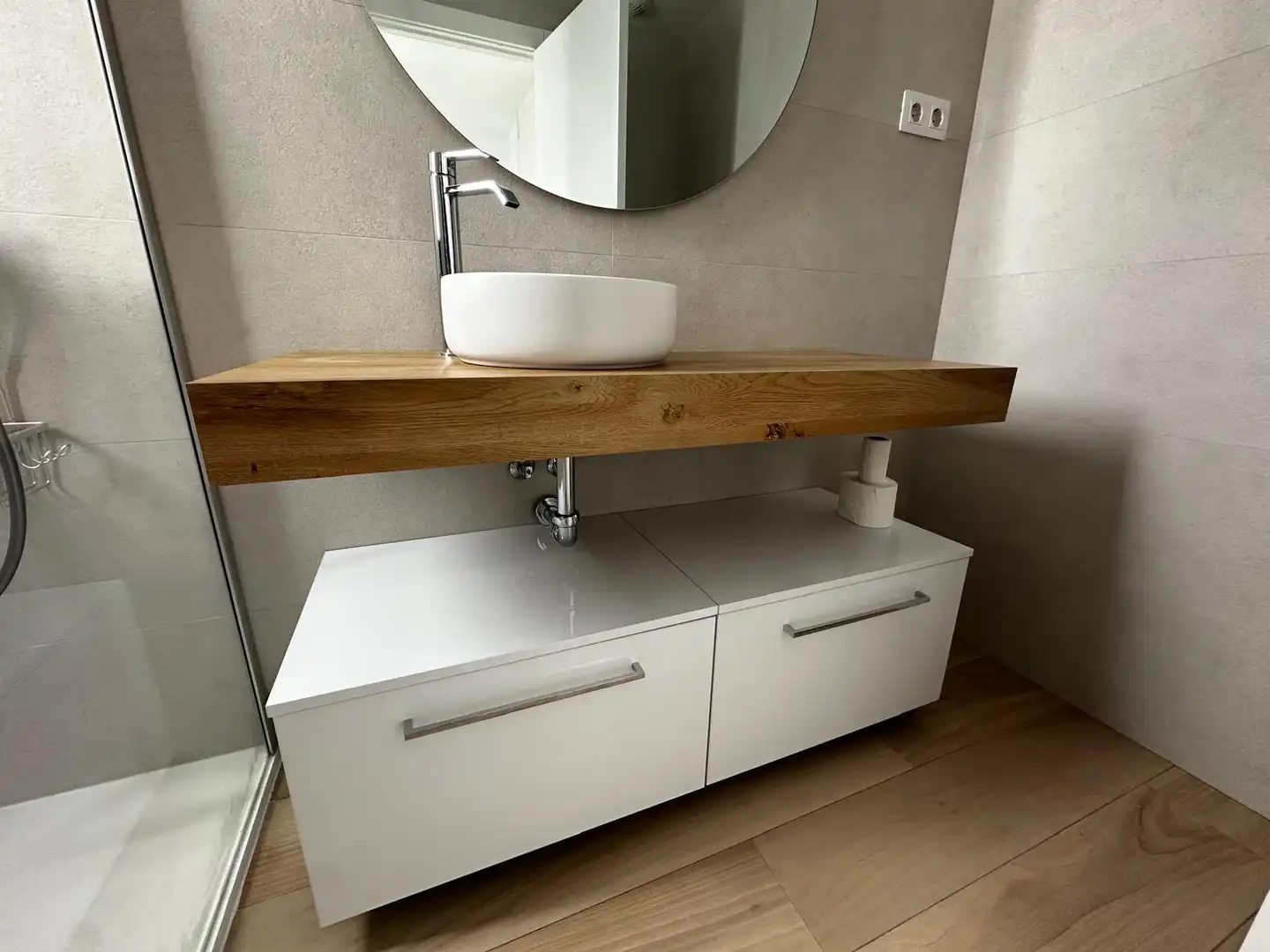Bathroom of Flat for rent in Madrid  with Air Conditioner, Heating and Parquet flooring