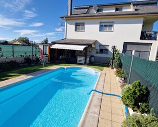 Swimming pool of House or chalet for sale in Ponferrada