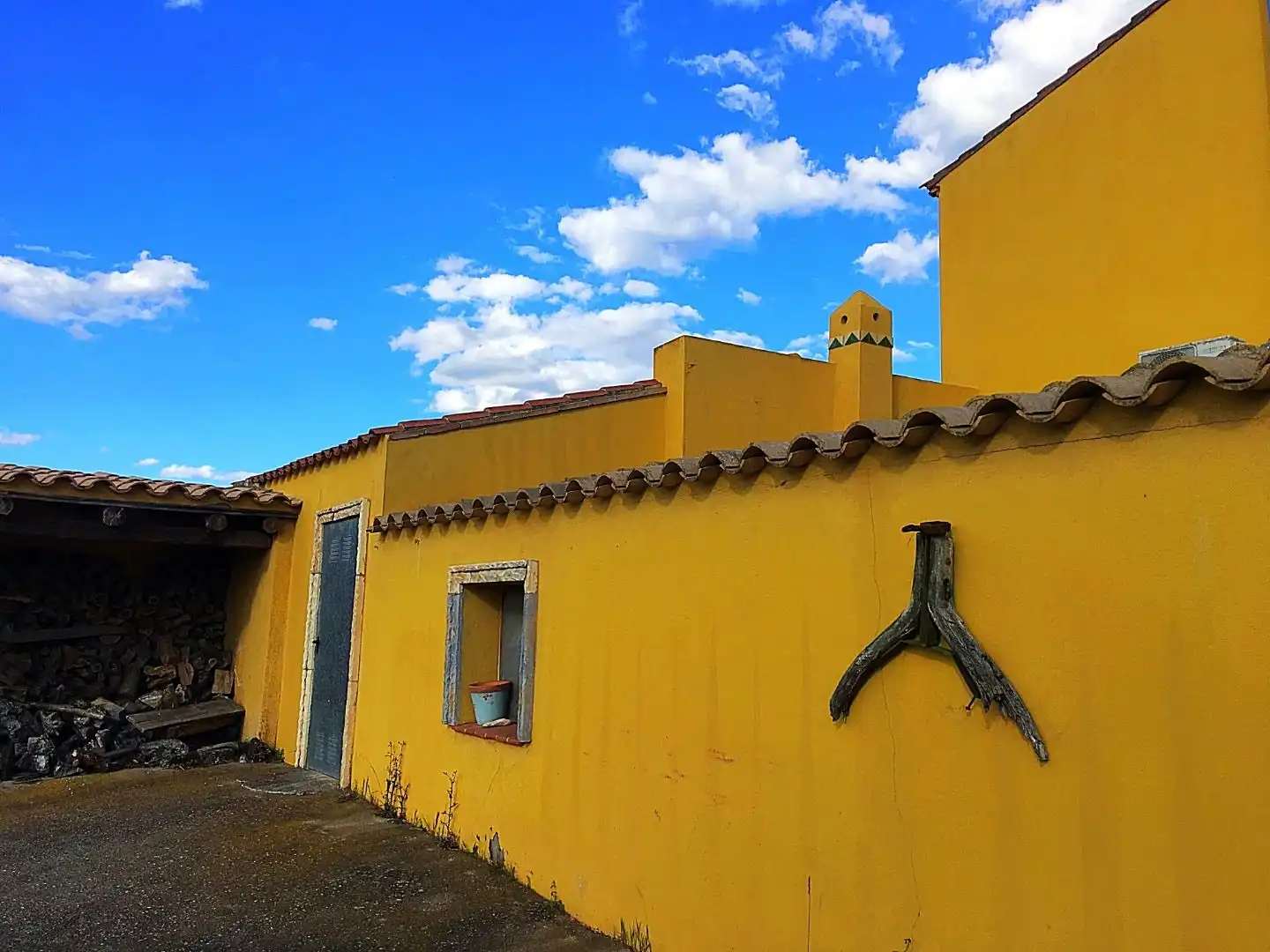 Exterior view of Houses for sale in Els Guiamets