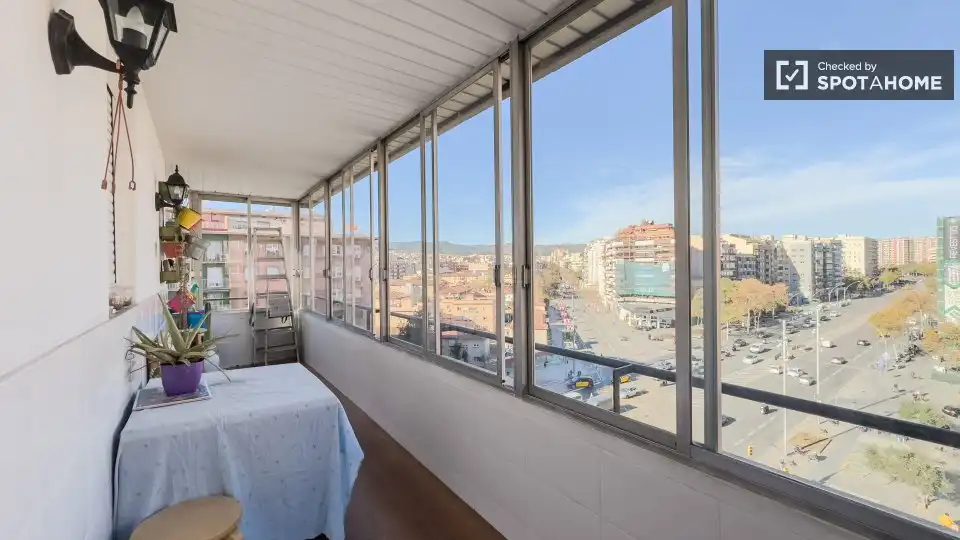 Bedroom of Flat for share in Barcelona  with Air Conditioner, Heating and Furnished