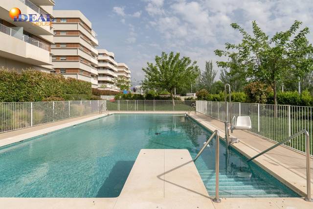 Piso en Venta en Rosaleda - Juventud