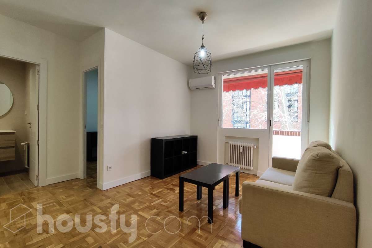 Sala de estar de Piso de alquiler en  Madrid Capital con Aire acondicionado, Calefacción y Amueblado