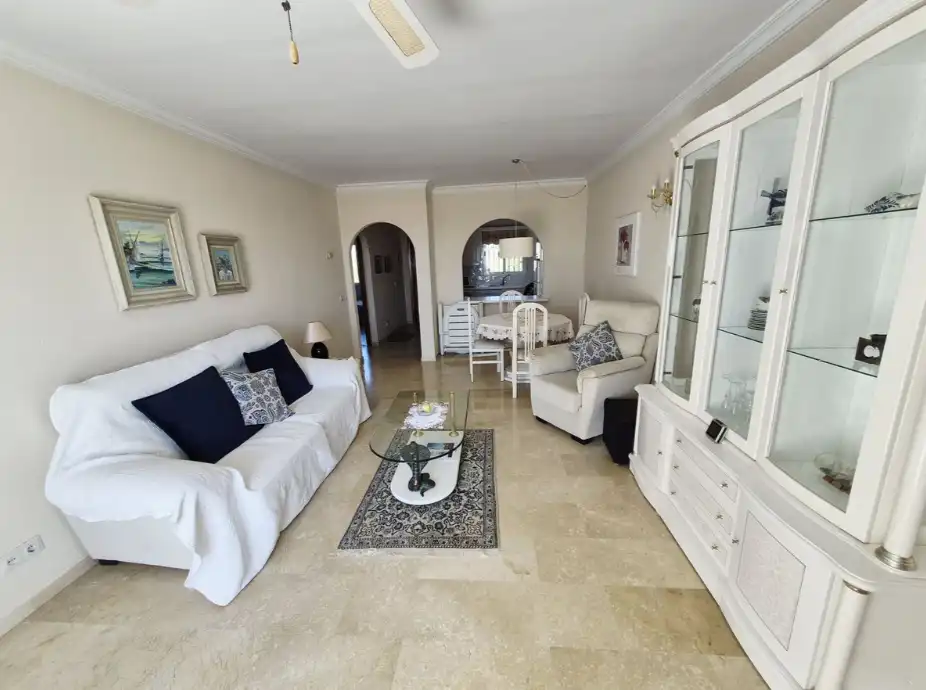 Sala d'estar de Apartament en venda en Mijas amb Aire condicionat, Terrassa i Moblat