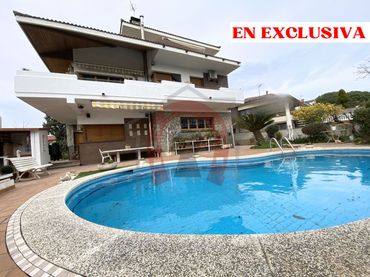 Casa amb balcó en venda a Palau-solità i Plegamans