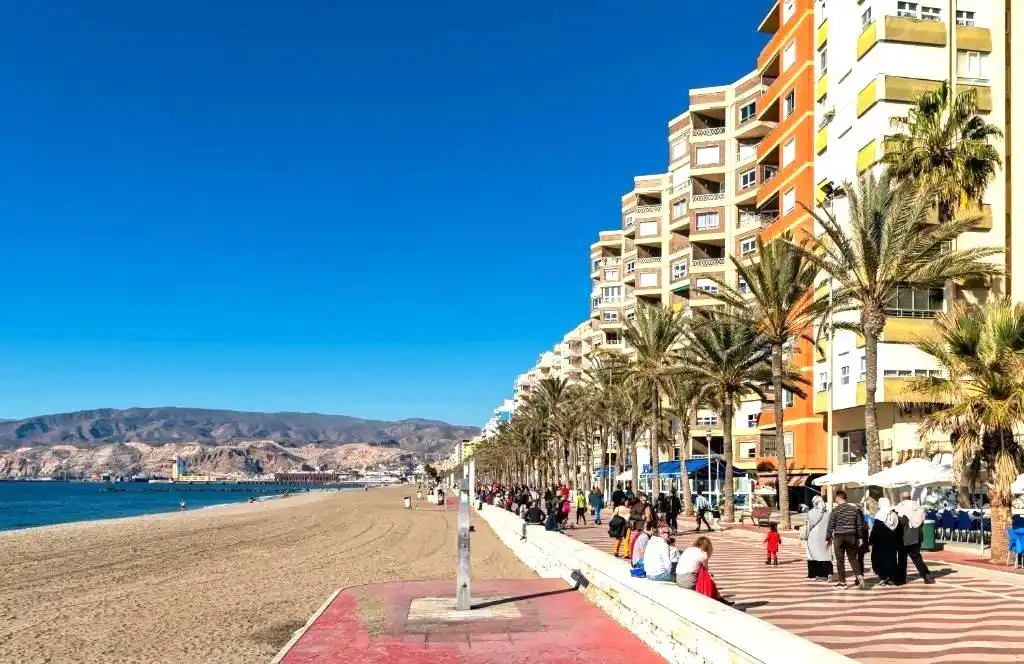 Vista exterior de Pis en venda en Almería amb Aire condicionat i Traster