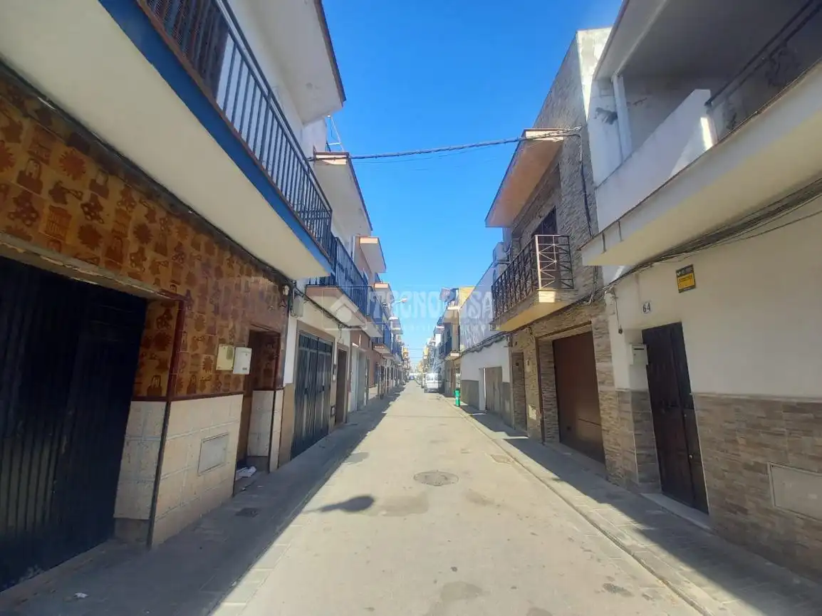 Vista exterior de Residencial en venda en Sevilla