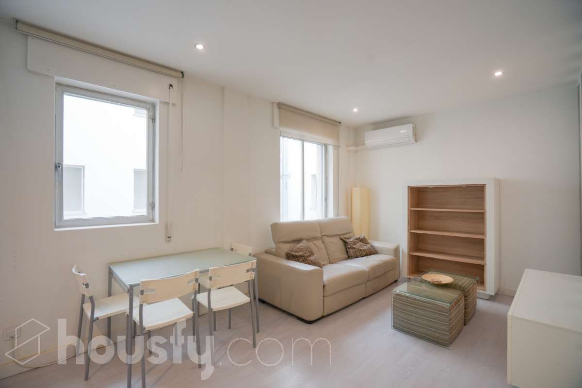 Living room of Flat for sale in  Madrid Capital  with Air Conditioner and Heating