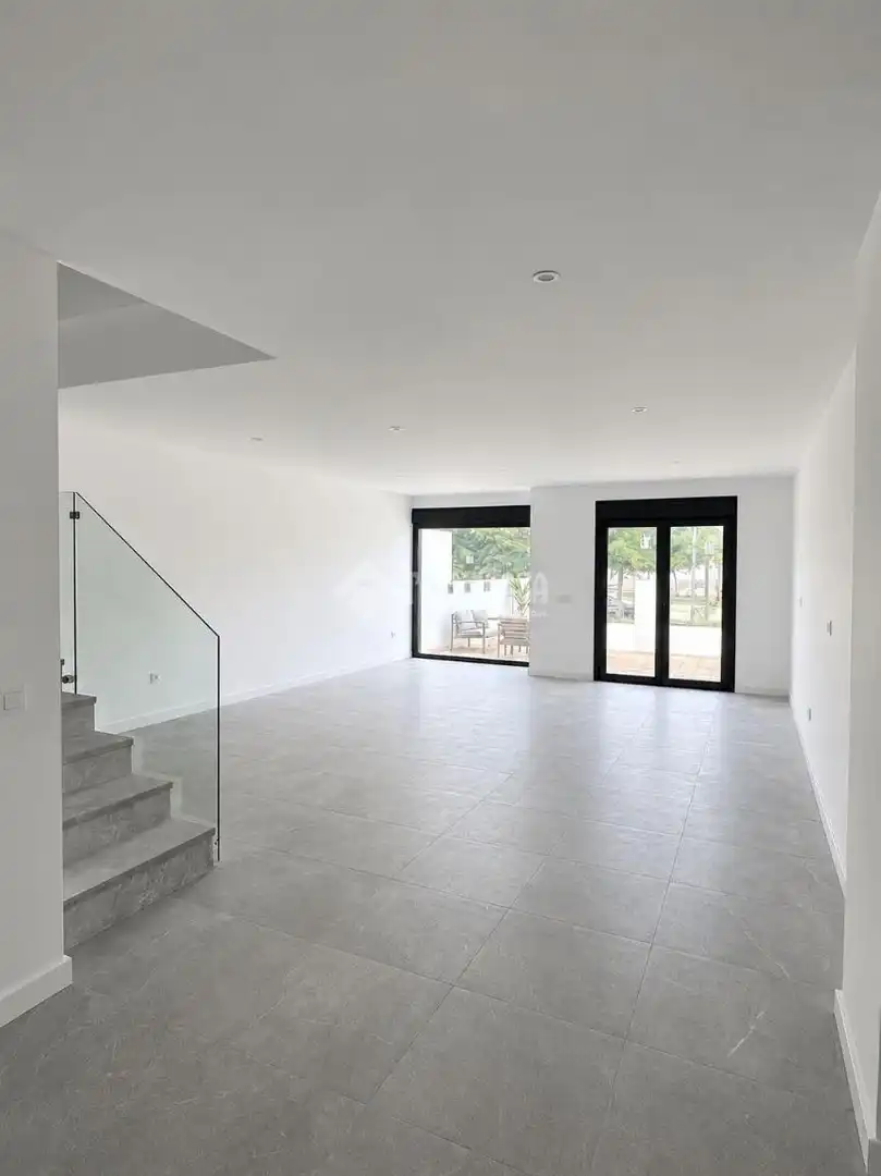 Sala de estar de Casa adosada en venta en Villalbilla