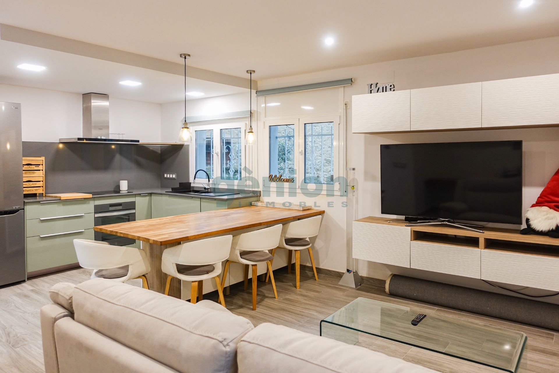 Sala d'estar de Planta baixa en venda en Girona Capital amb Calefacció i Moblat