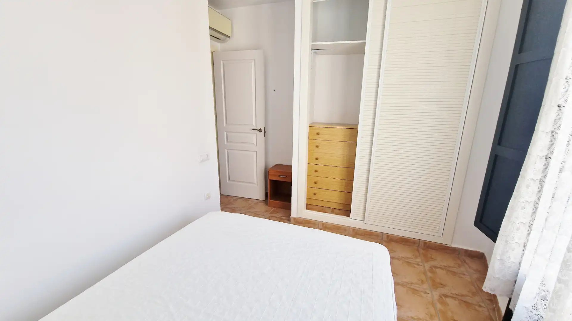 Dormitori de Apartament en venda en Vélez de Benaudalla amb Aire condicionat, Calefacció i Balcó