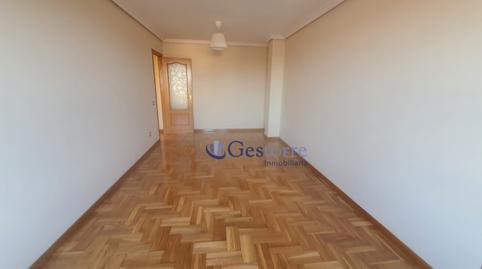 Foto 3 de Piso en venta en Lugones - Rio Ibias, 6, Lugones, Asturias