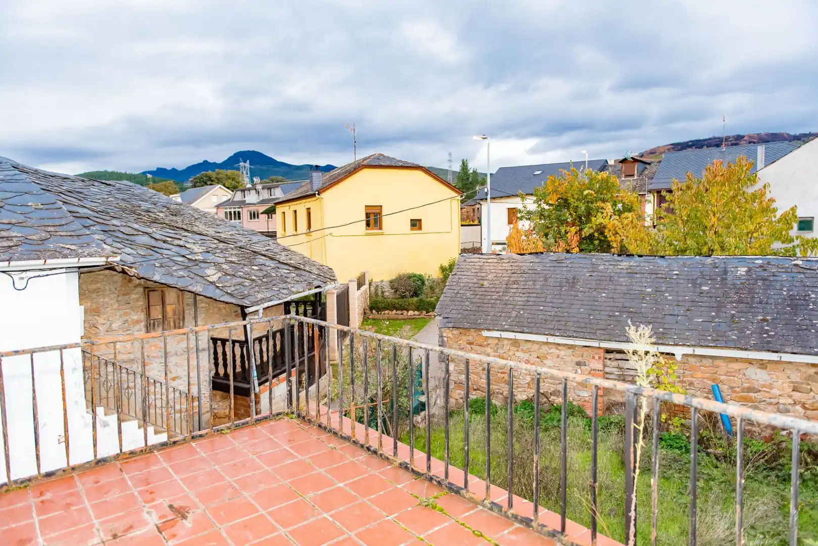 Jardí de Casa o xalet en venda en Carucedo amb Jardí privat, Terrassa i Moblat