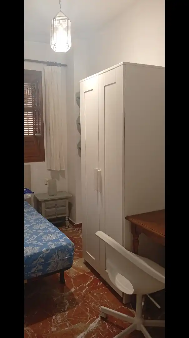 Habitación de Piso de alquiler en Granada con Calefacción, Amueblado y Lavadora