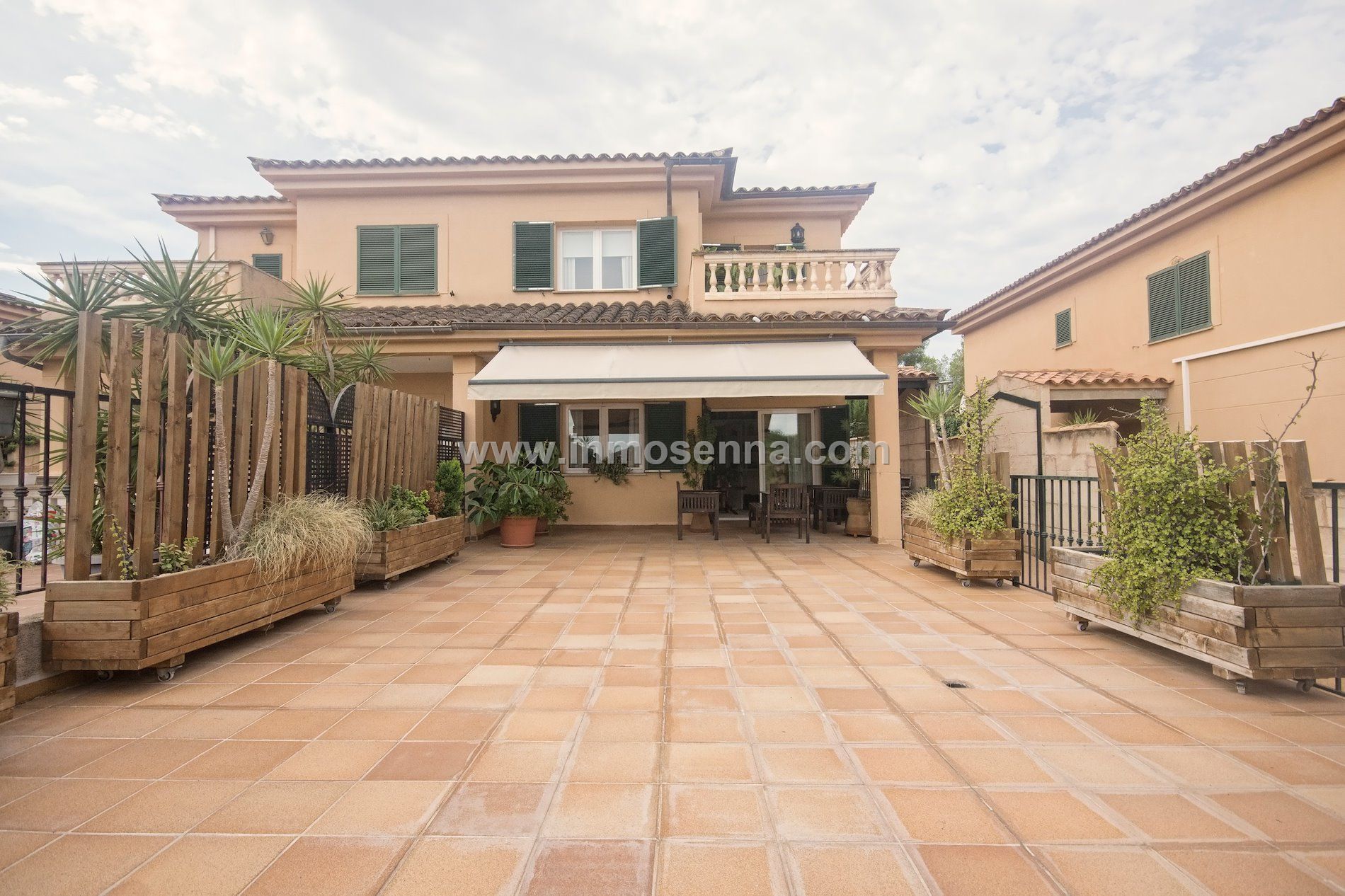 Vista exterior de Casa adosada en venta en Calvià con Terraza y TV