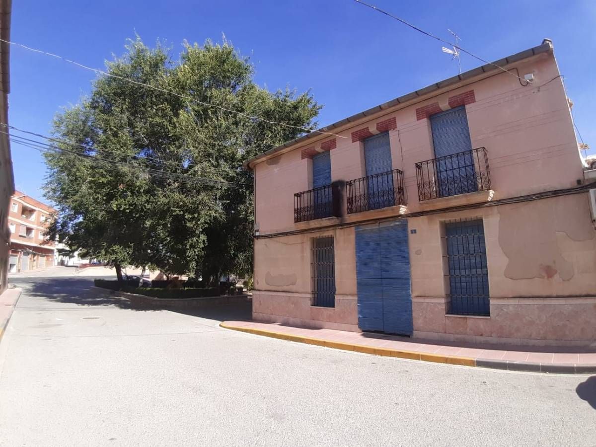 Vista exterior de Edifici en venda en Algueña