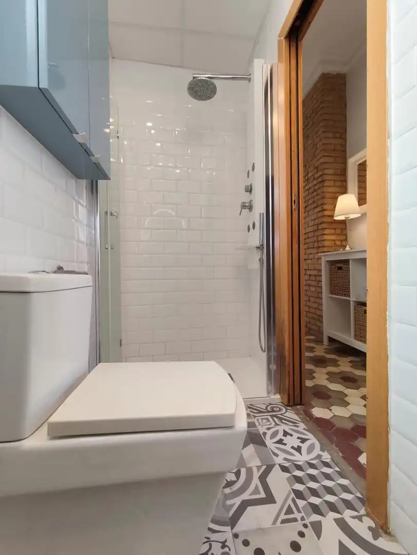 Badezimmer von Wohnung zur Miete in Valencia mit Klimaanlage, Möbliert und Balkon