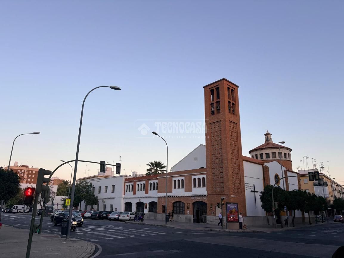 Vista exterior de Piso en venta en  Sevilla Capital con Amueblado