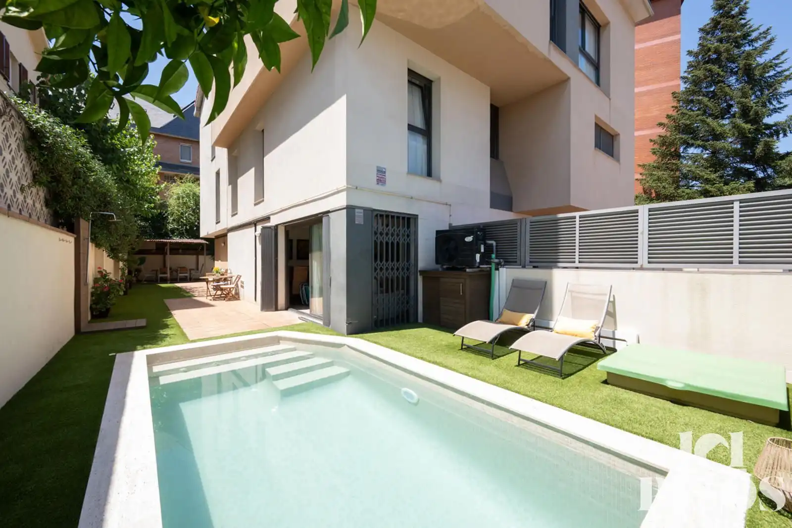 Piscina de Dúplex en venta en Sant Cugat del Vallès con Aire acondicionado, Calefacción y Jardín privado