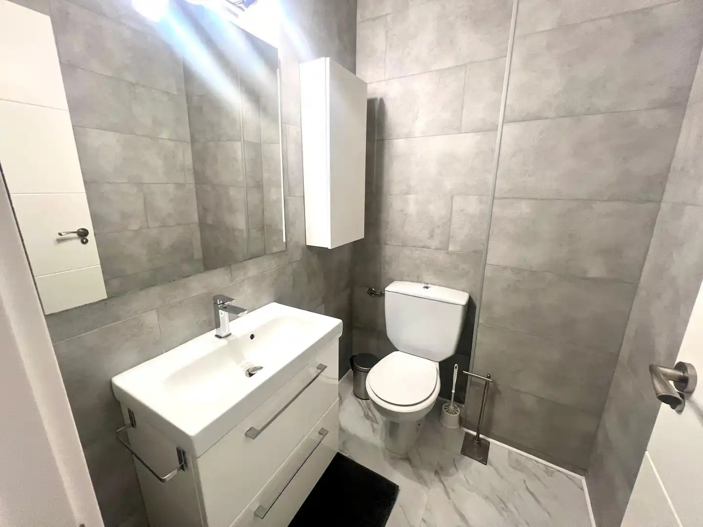 Bathroom of Flat for rent in Plasencia  with Air Conditioner and Furnished