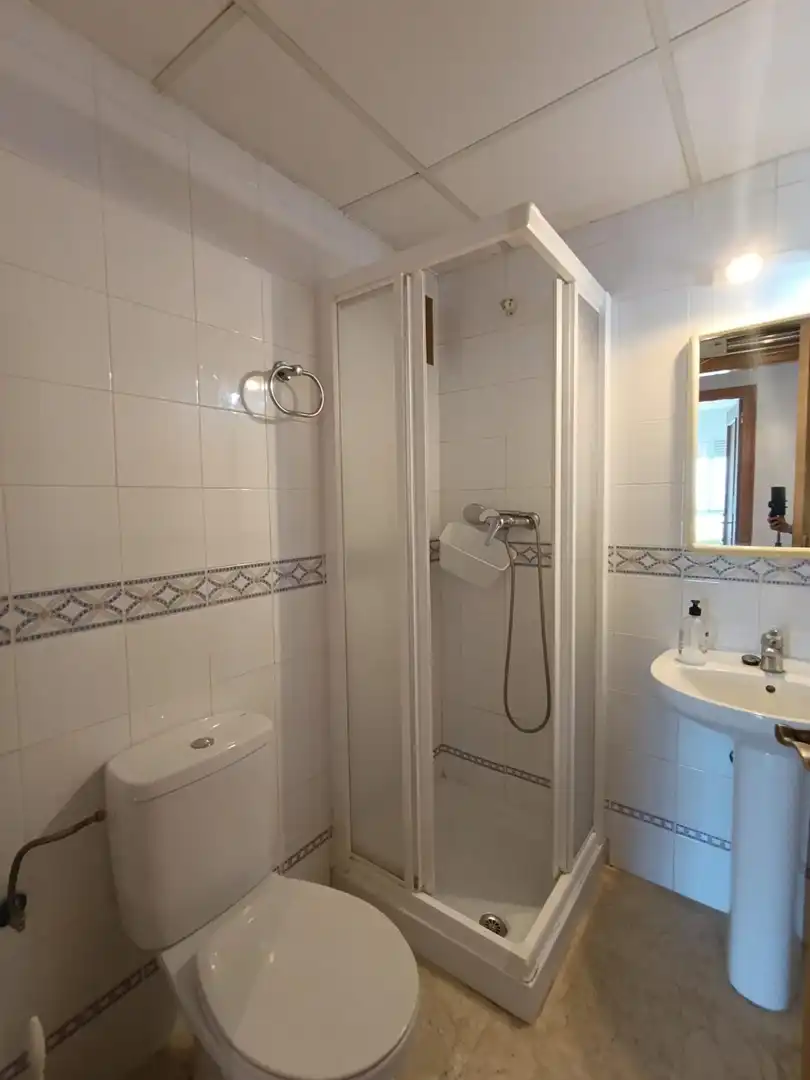 Badezimmer von Wohnung zur Miete in Murcia mit Klimaanlage, Heizung und Privatgarten