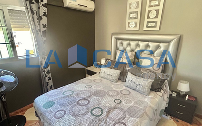 Bedroom of Flat for sale in  Sevilla Capital