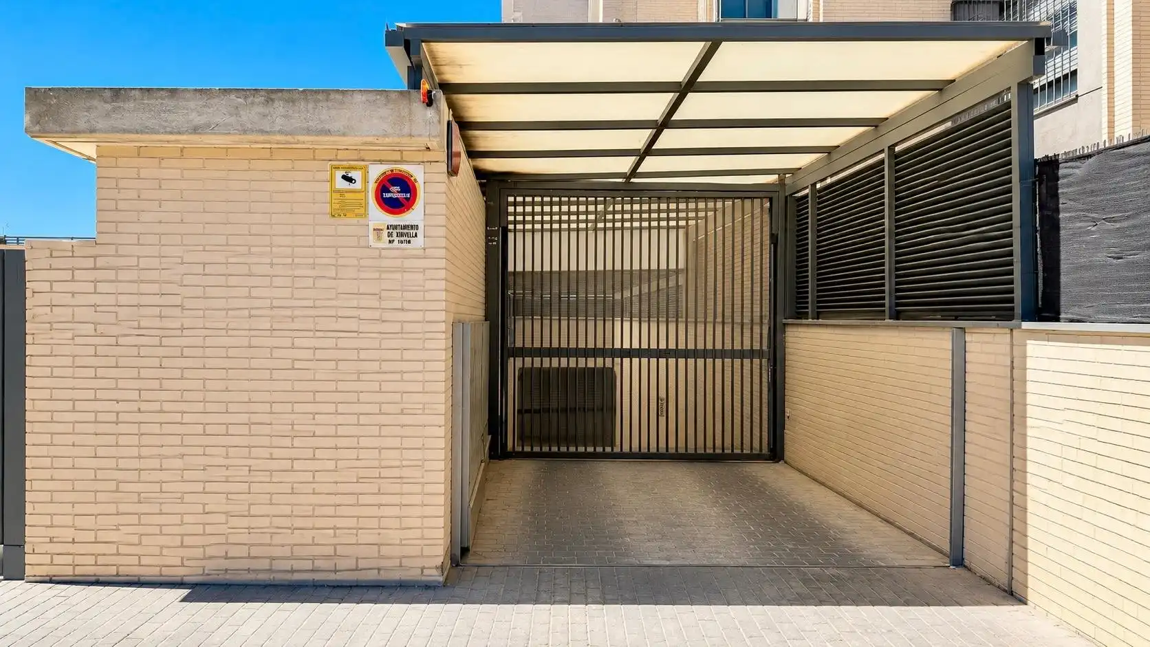 Parking de Planta baja en venta en Paterna con Aire acondicionado, Calefacción y Jardín privado