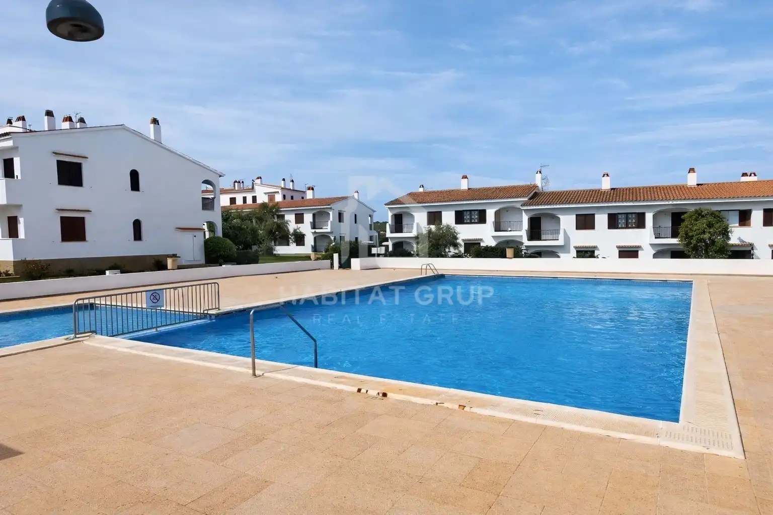 Piscina de Piso en venta en Alaior con Terraza y Piscina comunitaria