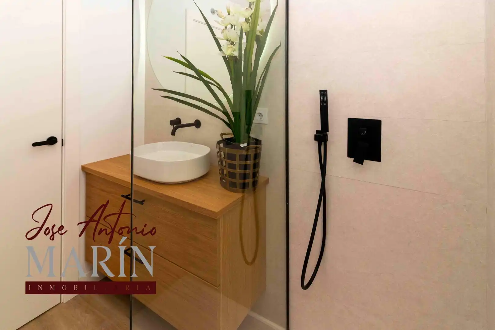 Bany de Apartament en venda en Badajoz amb Aire condicionat