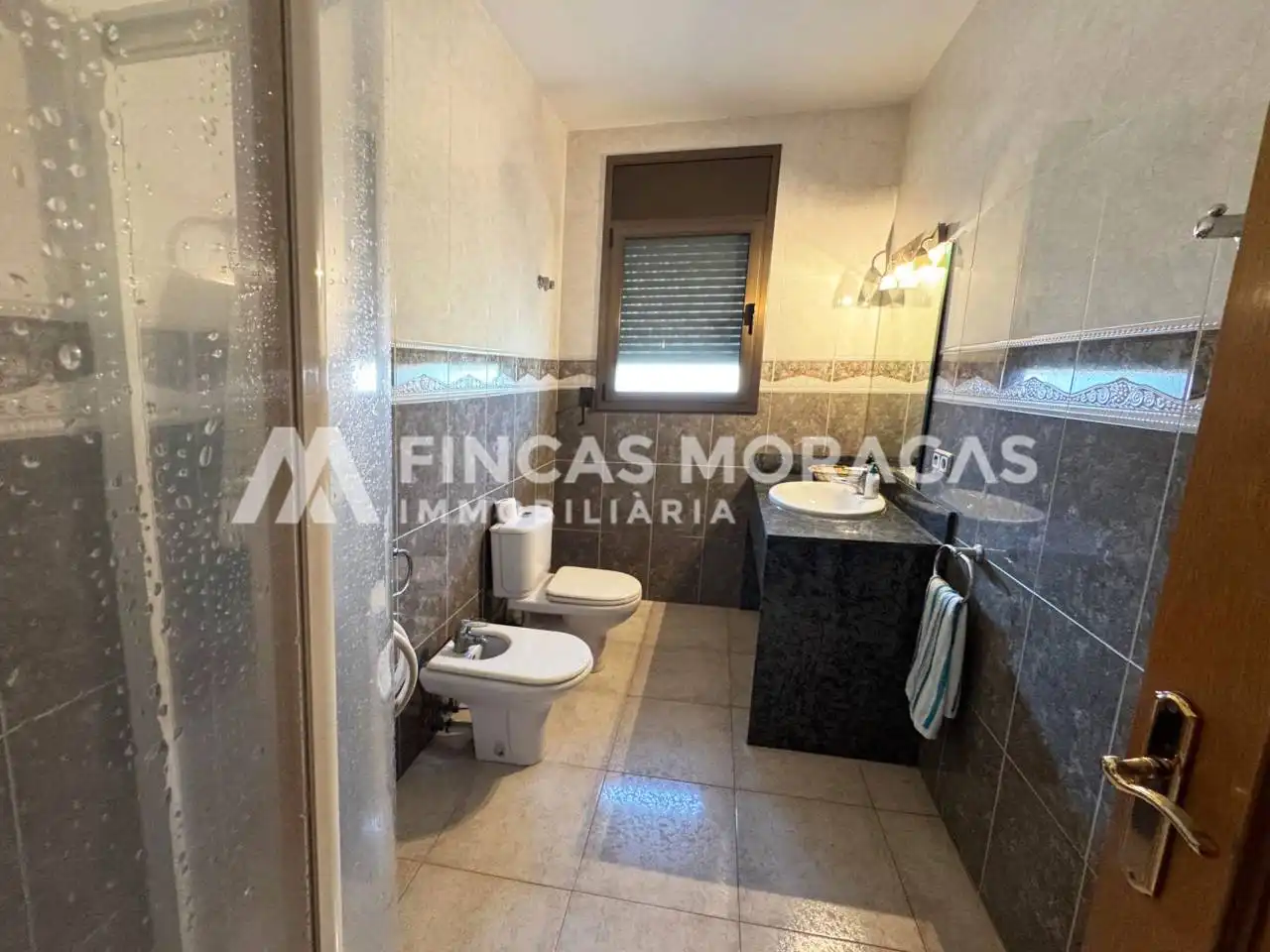 Bany de Casa o xalet en venda en Cerdanyola del Vallès amb Aire condicionat, Calefacció i Jardí privat