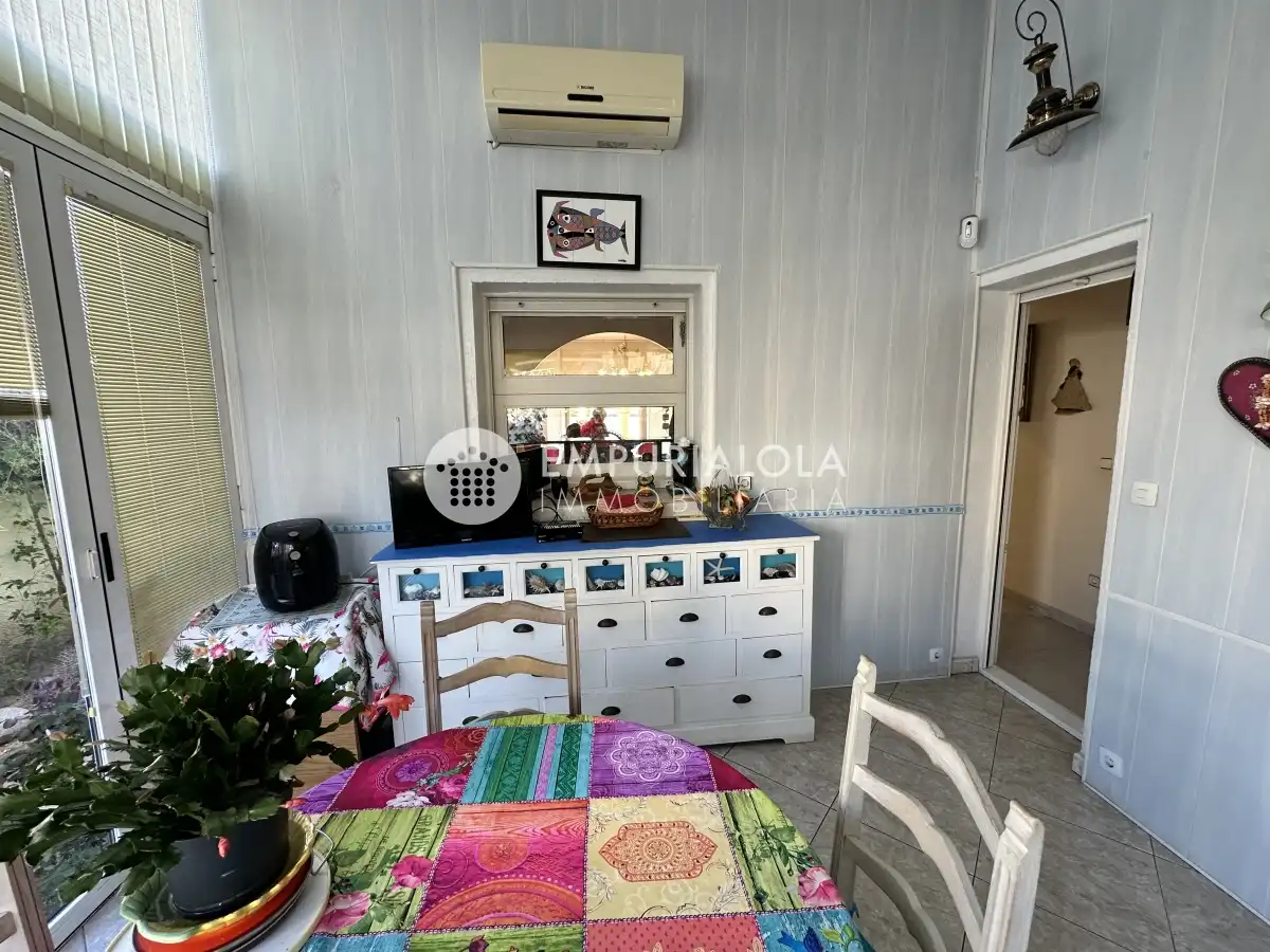 Menjador de Casa o xalet en venda en Empuriabrava amb Aire condicionat, Jardí privat i Piscina