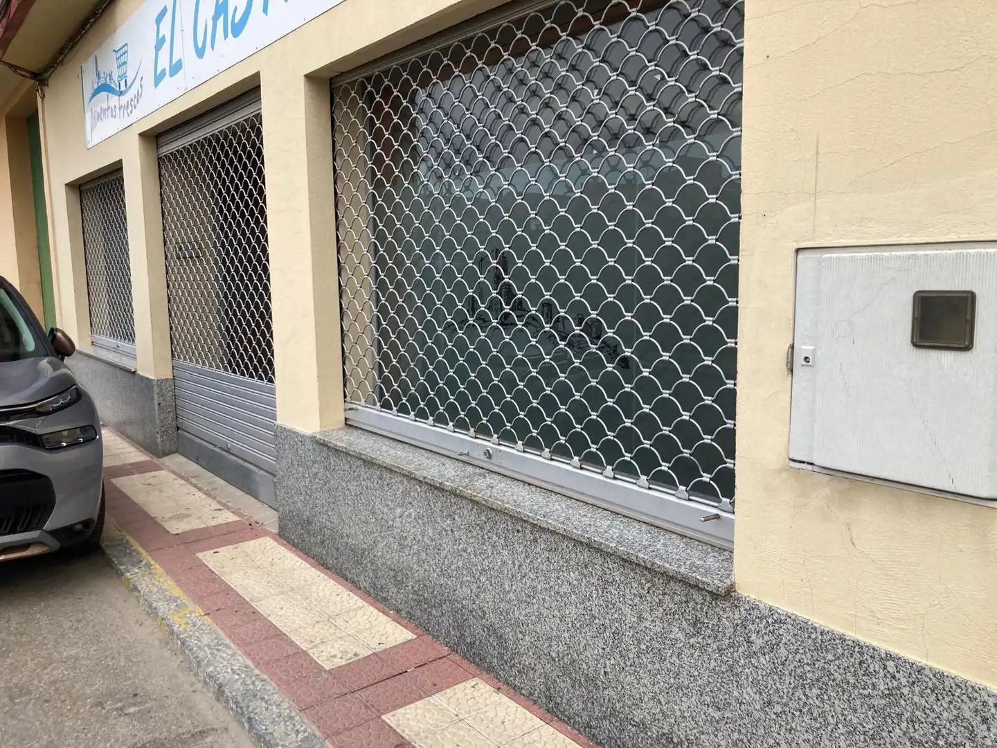 Vista exterior de Local en venda en Íscar