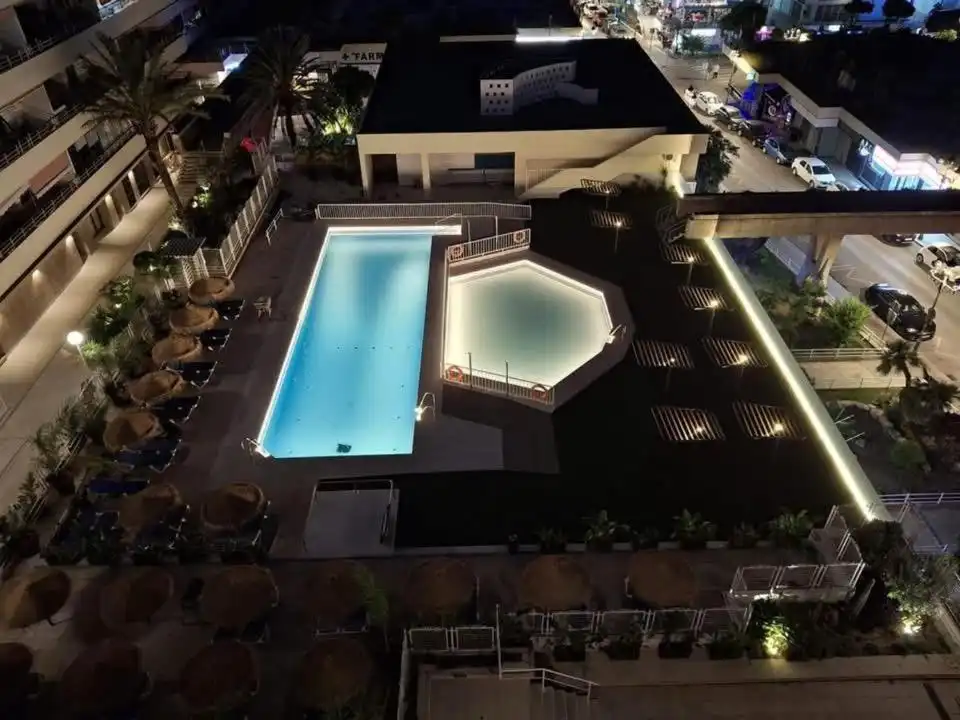 Piscina de Apartamento en venta en Torremolinos con Aire acondicionado, Calefacción y Piscina