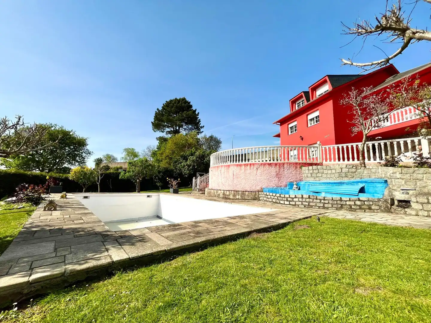 Piscina de Casa o xalet en venda en Culleredo amb Calefacció, Terrassa i Traster