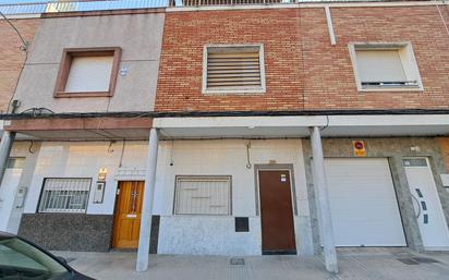 Exterior view of Single-family semi-detached for sale in Alzira  with Terrace and Storage room