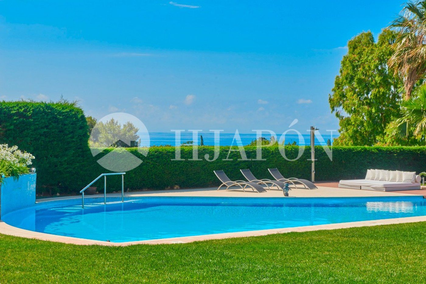 Piscina de Casa o xalet en venda en Sant Andreu de Llavaneres amb Aire condicionat, Jardí privat i Terrassa