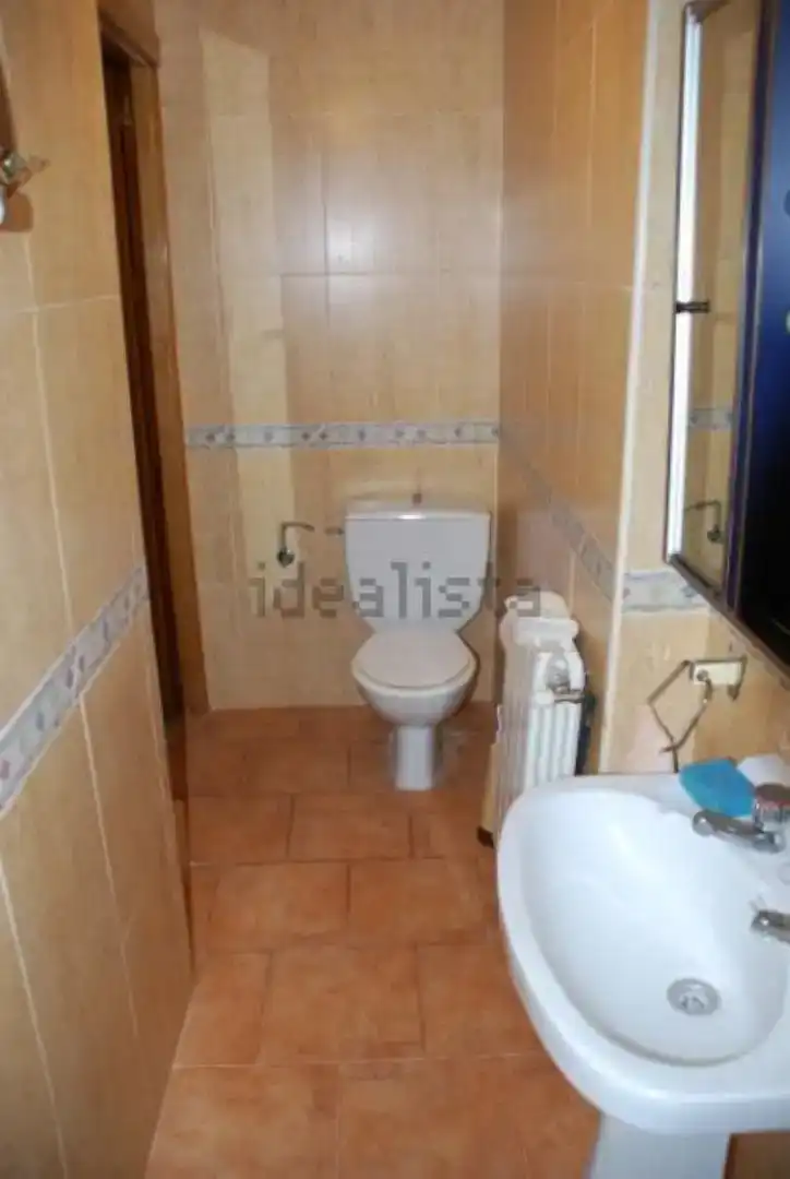 Baño de Dúplex en venta en La Puerta de Segura con Trastero, Horno y Microondas