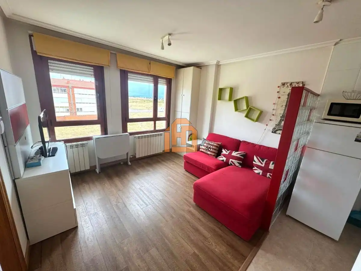 Sala d'estar de Apartament de lloguer en Valverde de la Virgen amb Calefacció, Parquet i Moblat