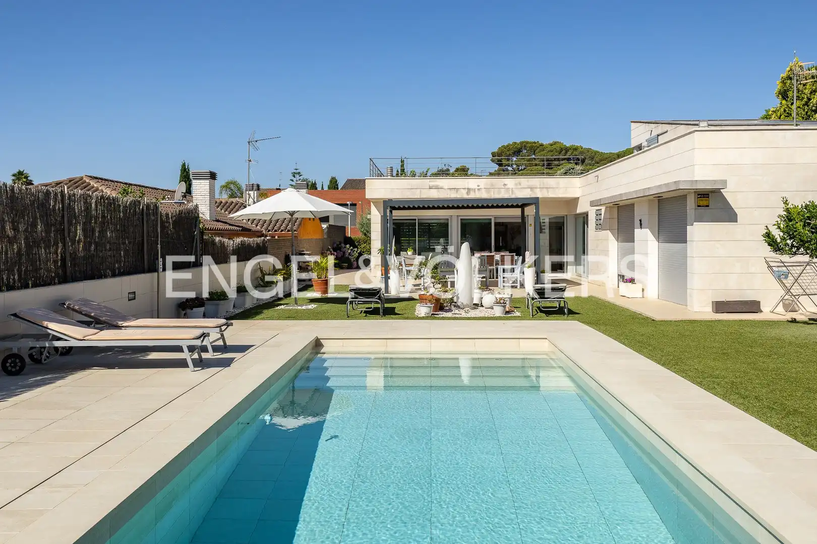 Swimming pool of Houses for rent in Cabrera de Mar  with Air Conditioner, Heating and Parquet flooring